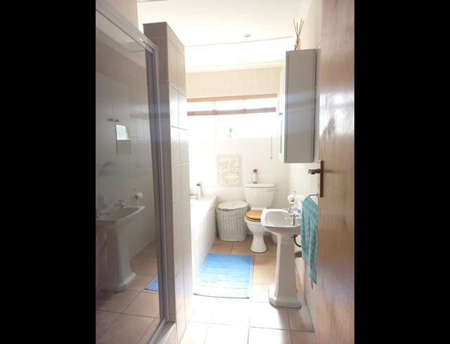 4 bed property to rent in PAGLANDE